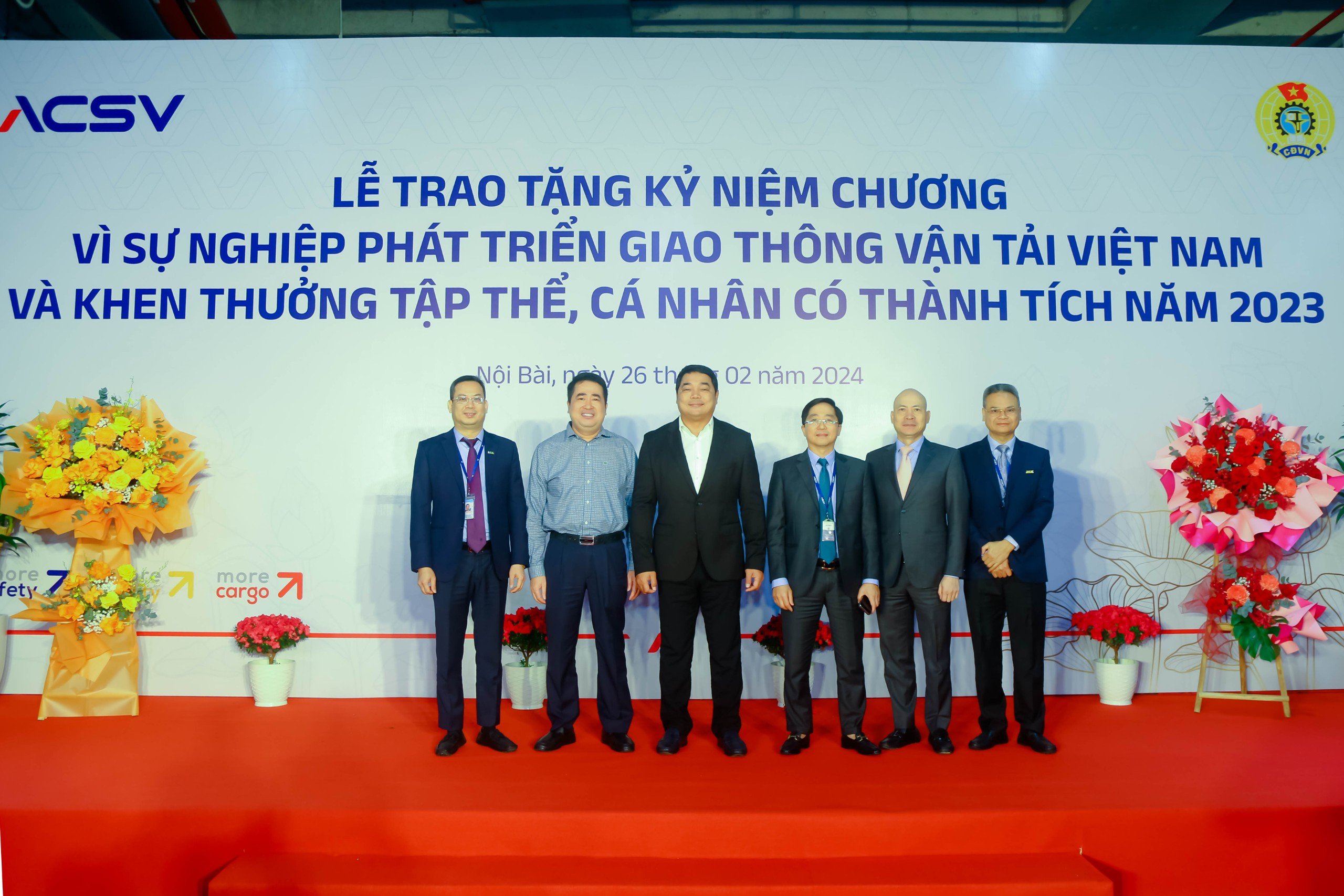 HỘI NGHỊ NGƯỜI LAO ĐỘNG CÔNG TY NĂM 2024 VÀ LỄ TRAO TẶNG KỶ NIỆM CHƯƠNG VÌ SỰ NGHIỆP PHÁT TRIỂN GIAO THÔNG VẬN TẢI VIỆT NAM VÀ KHEN THƯỞNG TẬP THỂ, CÁ NHÂN CÓ THÀNH TÍCH TRONG NĂM 2023