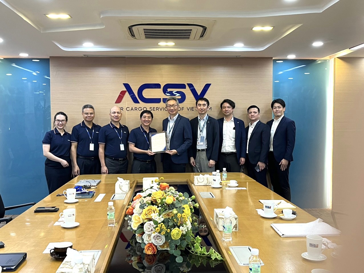 ĐOÀN LÃNH ĐẠO CẤP CAO CỦA HHK ANA TRỰC TIẾP TRAO TẶNG CHỨNG NHẬN VINH DANH CHO ACSV TẠI NỘI BÀI