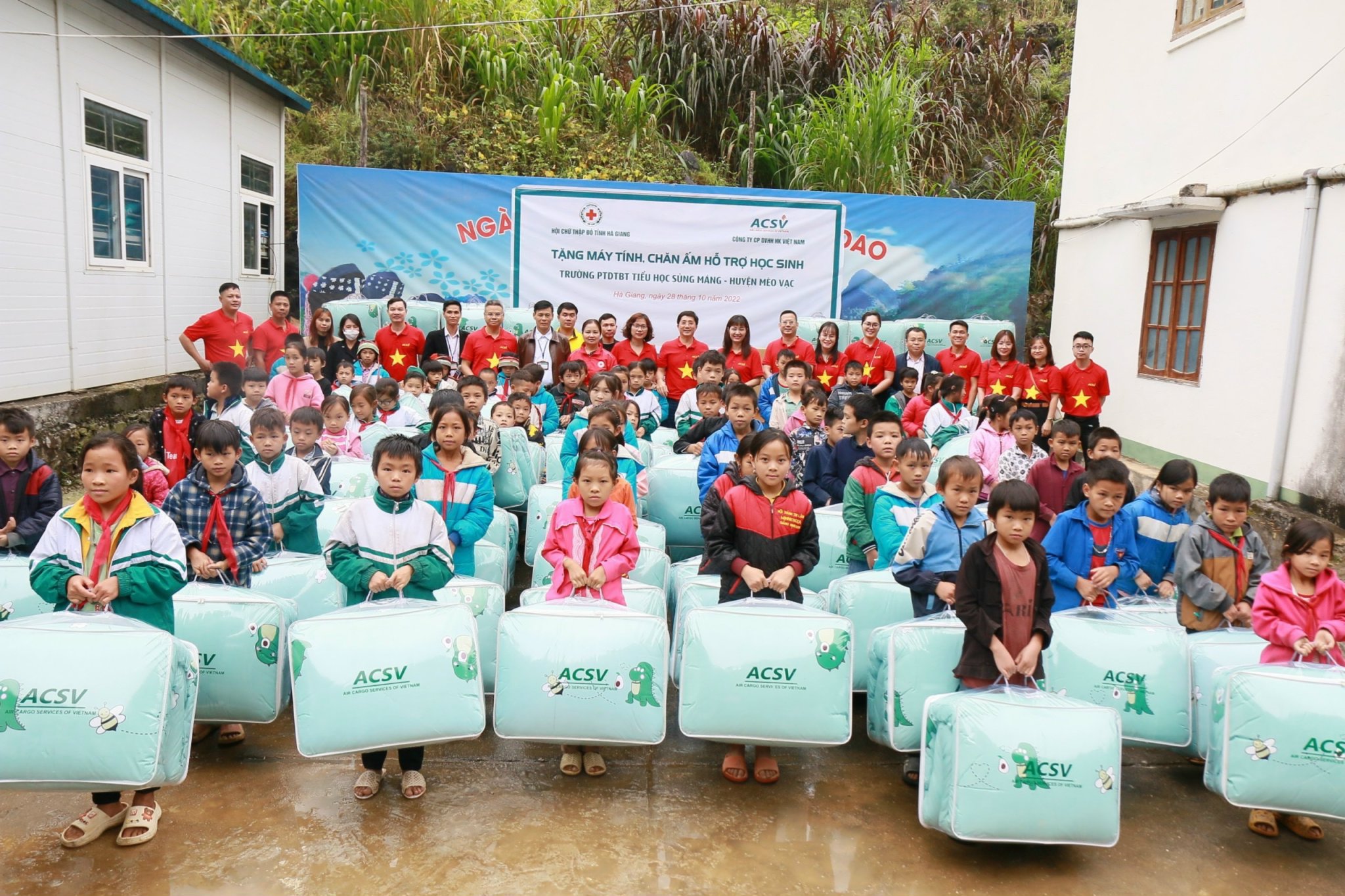 CHƯƠNG TRÌNH THIỆN NGUYỆN “ACSV SẺ CHIA YÊU THƯƠNG” - HÀNH TRÌNH KẾT NỐI NHỮNG TRÁI TIM NƠI ĐỊA ĐẦU CỦA TỔ QUỐC